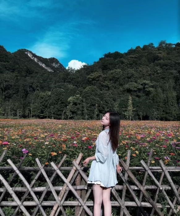 园区王豆豆巨乳萝莉 图片 2