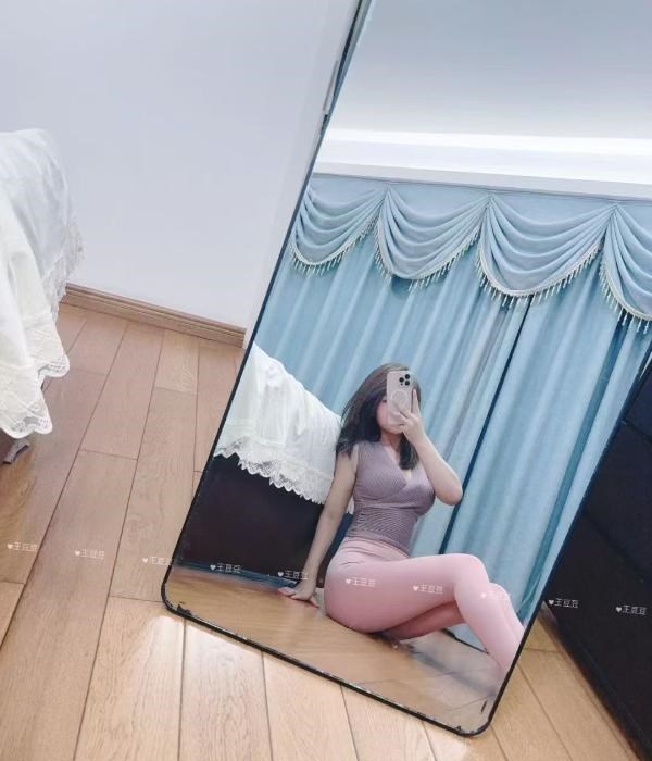 园区王豆豆巨乳萝莉 图片 4