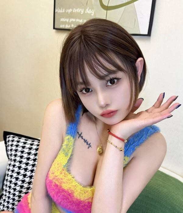 短发大胸冰淇淋老师 图片 3