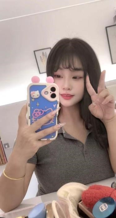 甜美且巨乳的伊伊 图片 4