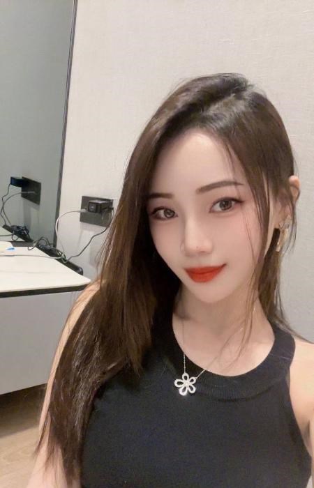 前凸后翘完美身材洛伊 图片 4