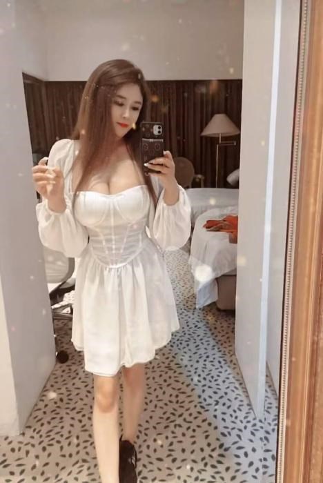 巨乳大白兔艾米老师 图片 2