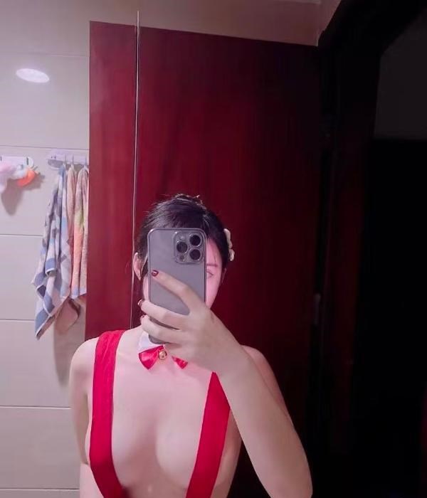 大胸肥臀骚晴儿 图片 3