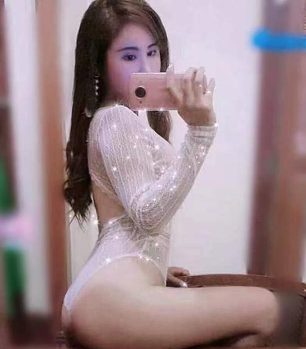 AV水床翘臀老师 图片 3