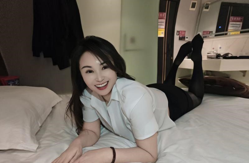 职业装温柔少妇 图片 2