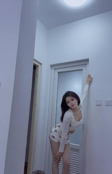 天河翘臀御姐小鱼 图片 4
