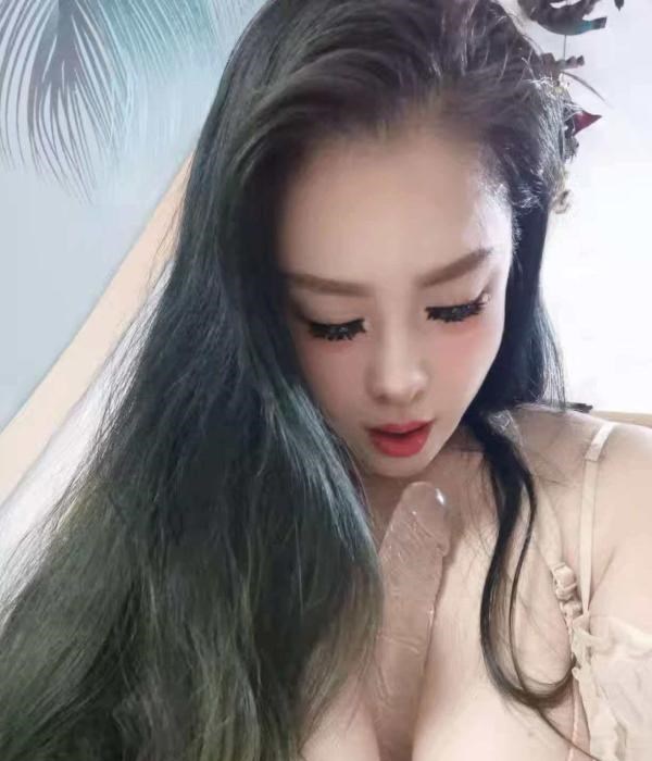 E乳肥臀巨骚少妇 图片 2