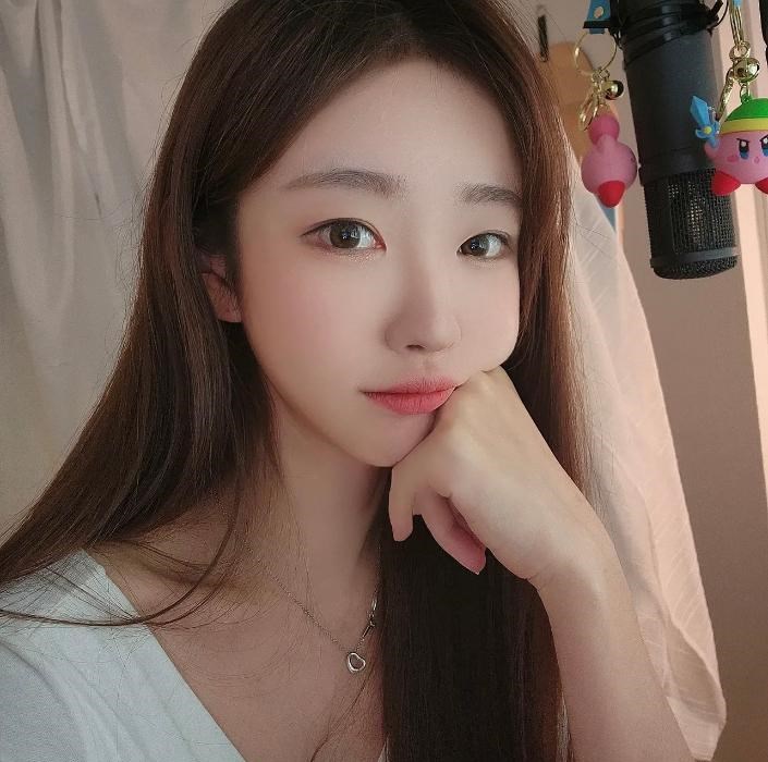 清纯大奶妹兼职 图片 3