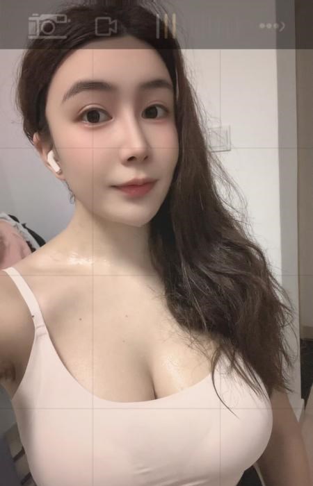 罍街附近的大奶妹 图片 2
