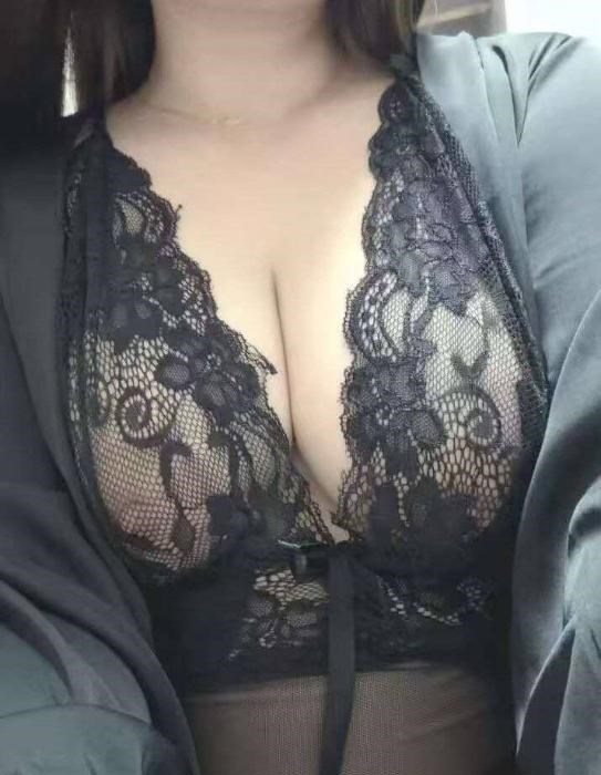 大奶毒龙丹妮 图片 2